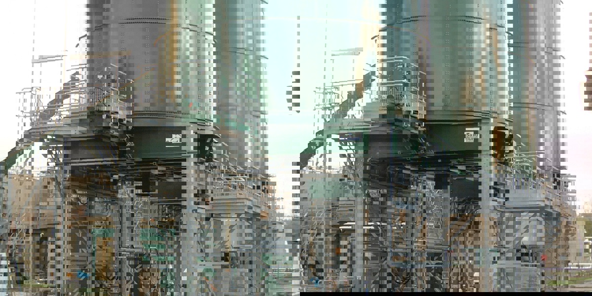 Sludge cake storage, reclaiming & conveying